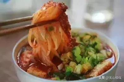 水晶凉皮和绿豆凉皮子的做法,家常凉皮的制作方法新疆