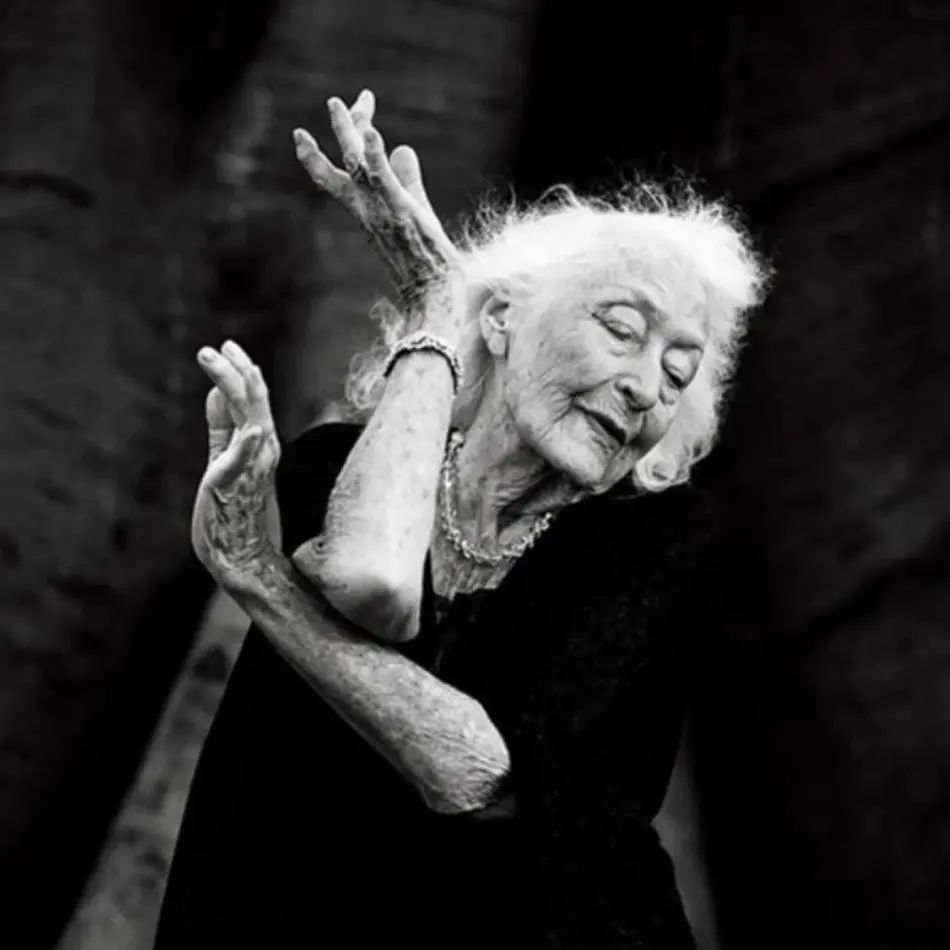 106岁芭蕾舞女终身未婚却人人羡慕：长寿秘诀，远离男人，多跳舞