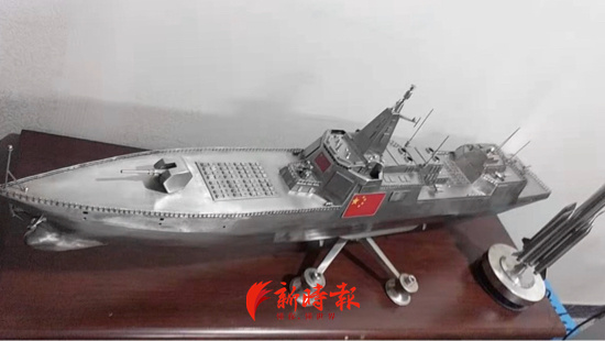 船锚、雷达、飞机都能动！焊接工三年磨一“舰”，为儿子自制独一无二的礼物