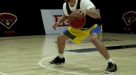 二年级基础运球,双胯下运球基础