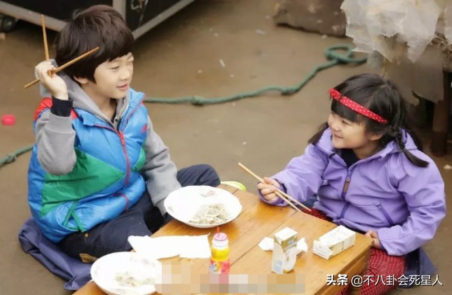 王诗龄和kimi爸爸去哪儿片段,爸爸最可爱一瞬间