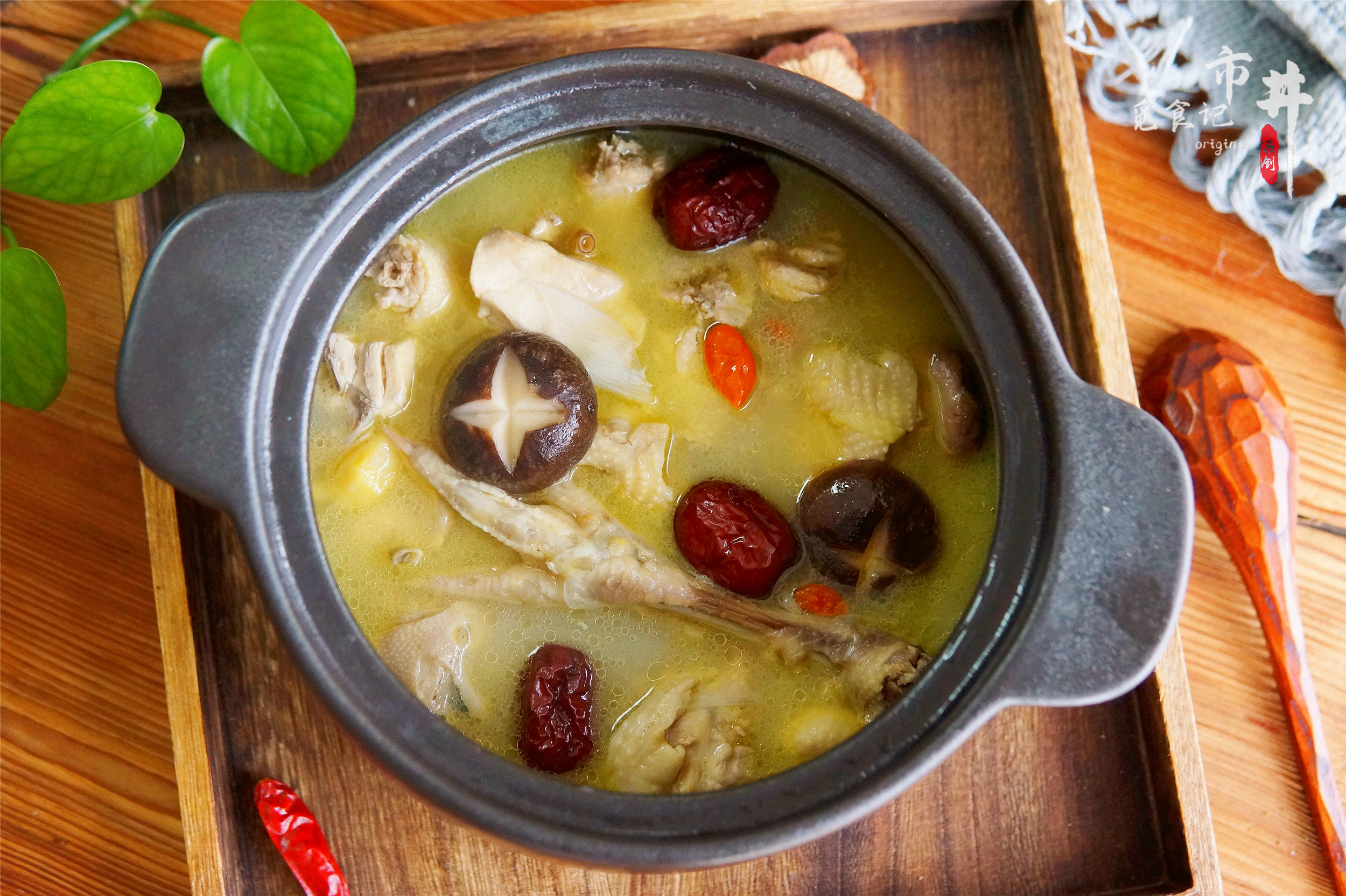 煲鸡汤要不要去掉鸡油和鸡皮,鸡汤怎么煲才不柴不腥