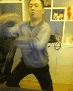 憋疯的外国网红在干嘛？玩尬舞、枕头挑战，还有裸体女友！