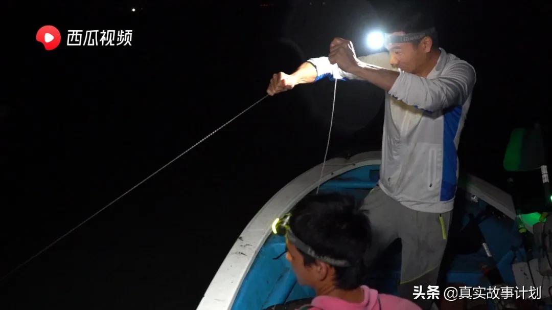 跟思乡渔夫一起赶海的阿烽去哪了,渔人阿烽赶海抓到了50斤的大鱼