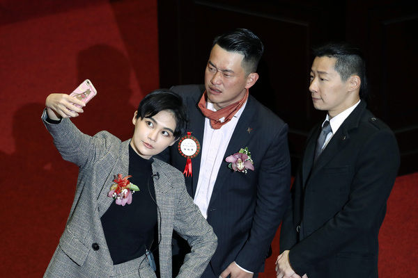 “*独台**”政客言论无脑为何能当“立委”?台湾选举内幕有多脏