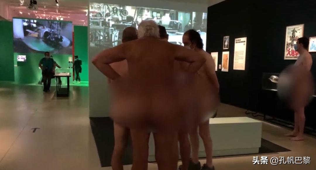 女子穿低胸装进奥赛博物馆被拒！女权团体踢馆裸上身抗议