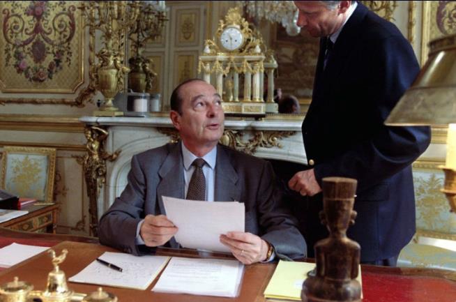 世界领导人办公室内景：普京各种现代化设备，特朗普只有两部电话