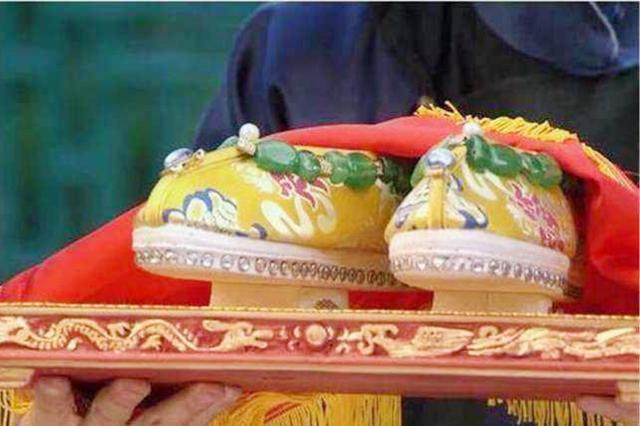 浙江省长打喷嚏绷断皮带，*镕基朱**大笑：你这个是报应