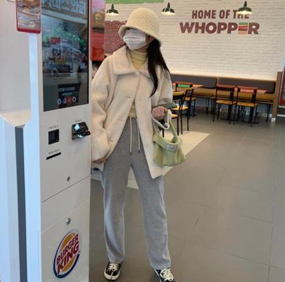 人气高的韩国ins穿搭博主夏季学生,ins博主推荐韩国轻熟风穿搭