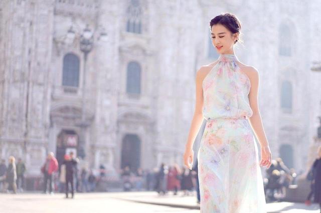 黄圣依露香肩,黄圣依吊带裙