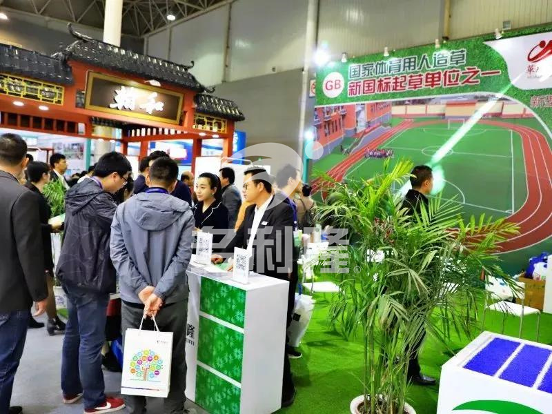 怎样鉴别人造草坪质量,人造草坪如何辨别质量