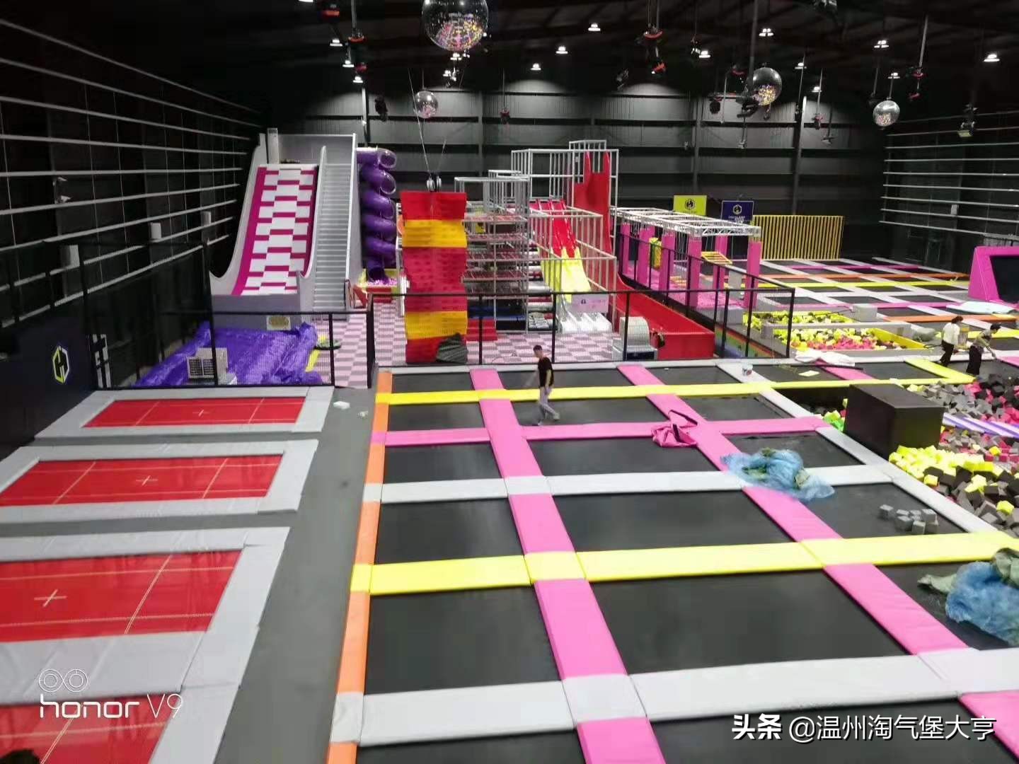 开一家蹦床主题游乐园多少钱,开个蹦床主题乐园投资多少