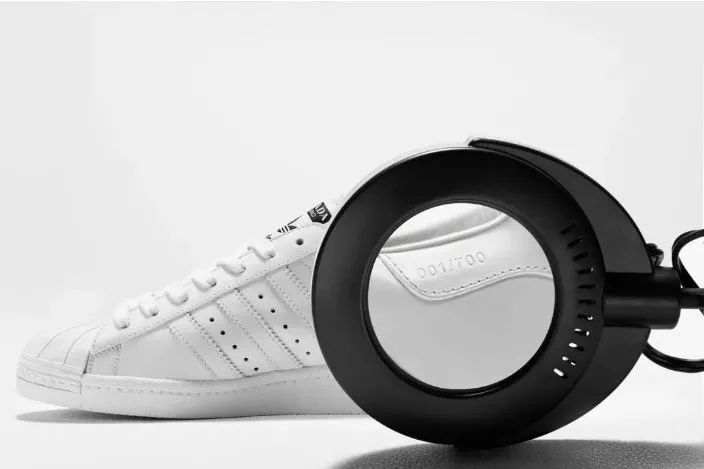 prada普拉达300元,prada旗下鞋子