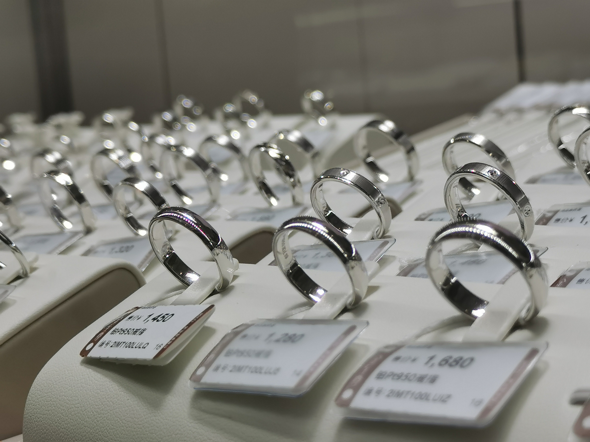 铂金首饰哪个最好卖又实惠,铂金首饰多少钱一克买合适