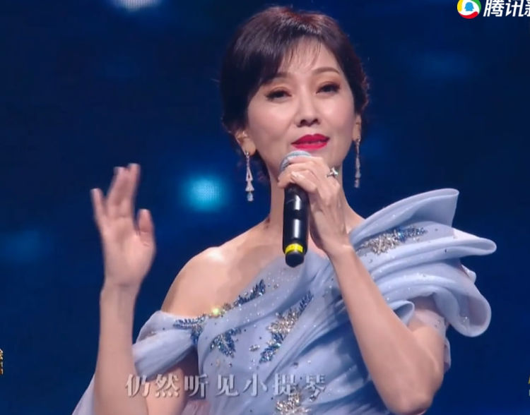 谢霆锋在台下看王菲和刘德华,谢霆锋看王菲表演