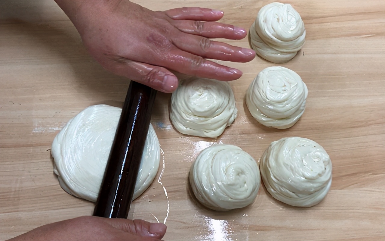 做盘丝饼的诀窍金黄酥脆满口香,怎么做葱花盘丝饼