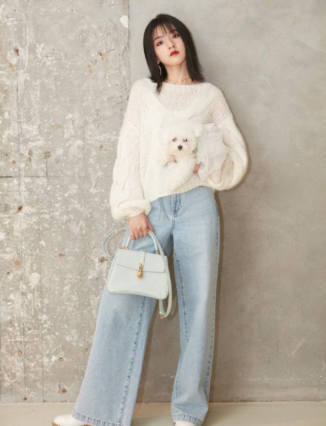 外套搭配什么毛衣好看,黑色国风外套搭配杨幂穿搭