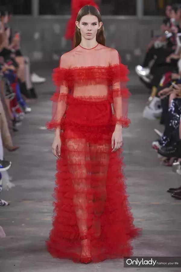 张艺兴valentino东京神图,张艺兴valentino秀场表演