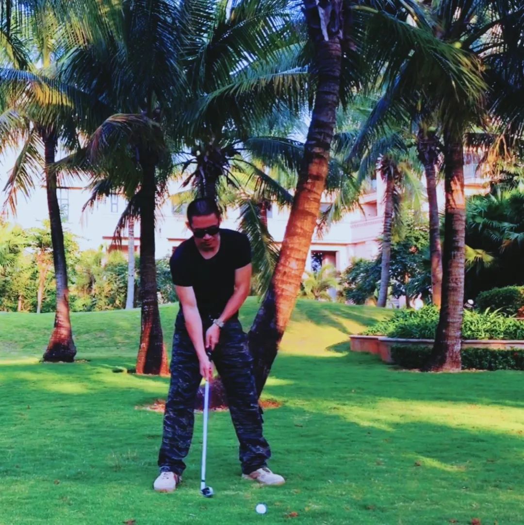 为什么美国不喜欢足球喜欢橄榄球,为什么全世界人喜欢踢足球