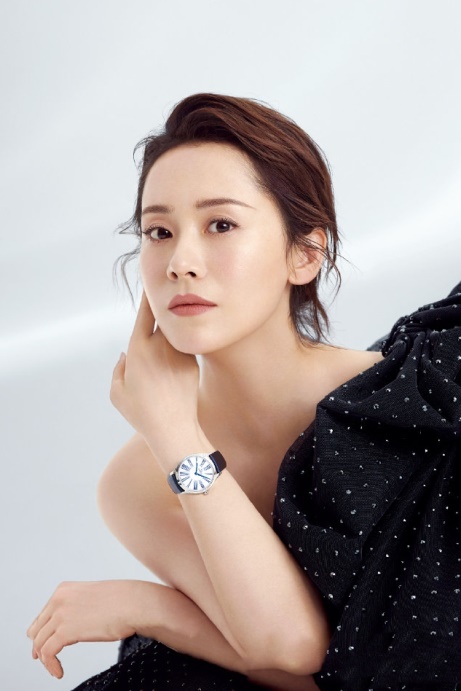 50岁女人发型别留老一套！试试这3款烫发，儿媳妇都夸年轻