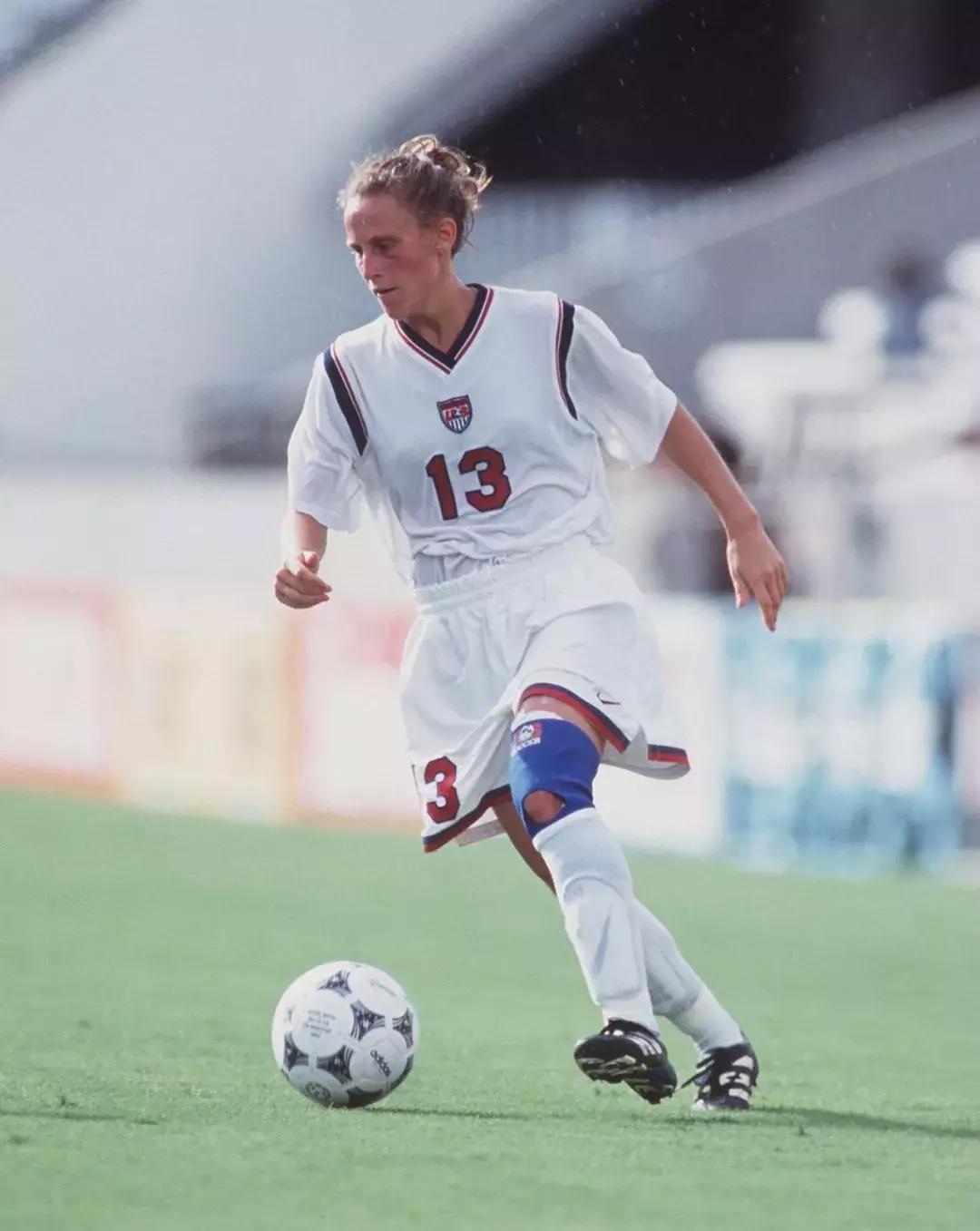 她是最硬核的女足球星，从不避讳性取向，还敢怒怼特朗普