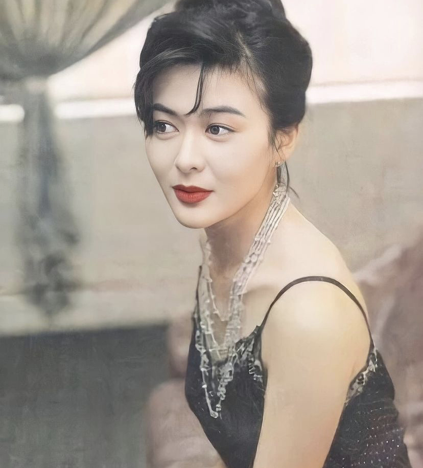 关之琳最近晒出庆生照,关之琳生日艺拍