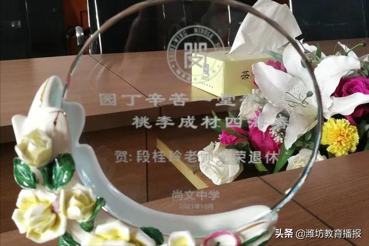 引万道清泉浇灌祖国花朵,引万道清泉