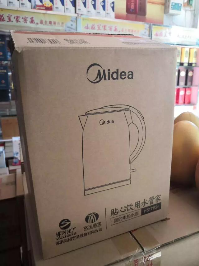 别人都在发“中秋快乐”，我不一样，我告诉大家“酒到货了”