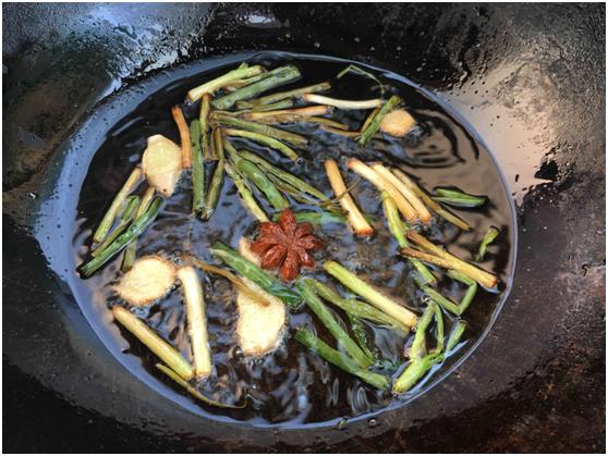 不用排队了！上海阿大葱油饼在家就能做，个个香酥脆，孩子抢着吃
