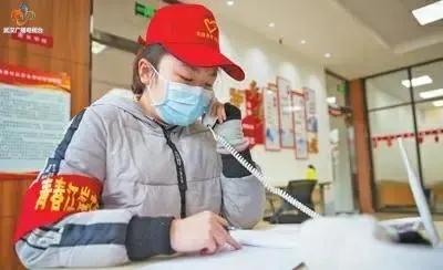 协助街道招募防疫志愿者346名,志愿者为疫情社区送物资