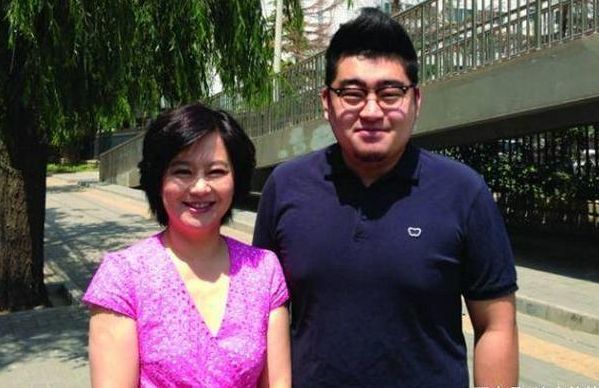 鞠萍携子改嫁街头卖菜,55岁鞠萍带儿子再嫁