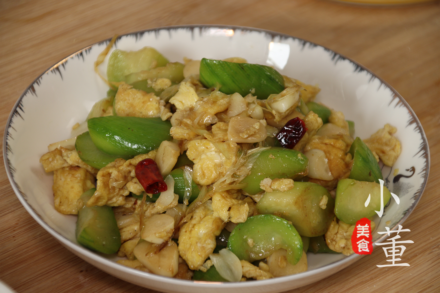 炒丝瓜总是出水？大厨教你1招，保证丝瓜鲜嫩入味不出水