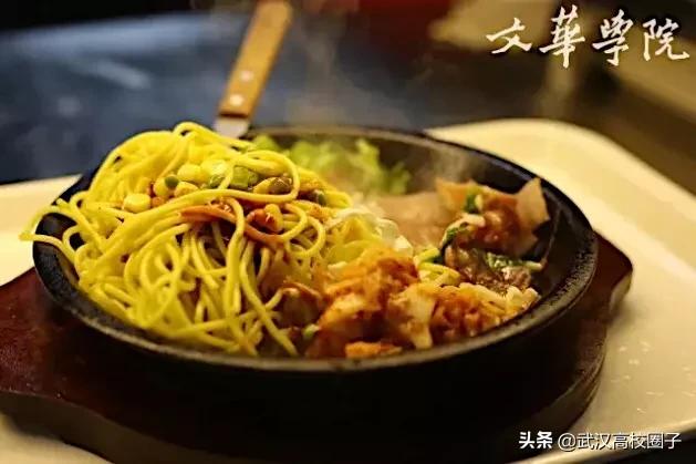 全武汉只有这所大学校门上跑火车，以前嫌弃现在却又舍不得