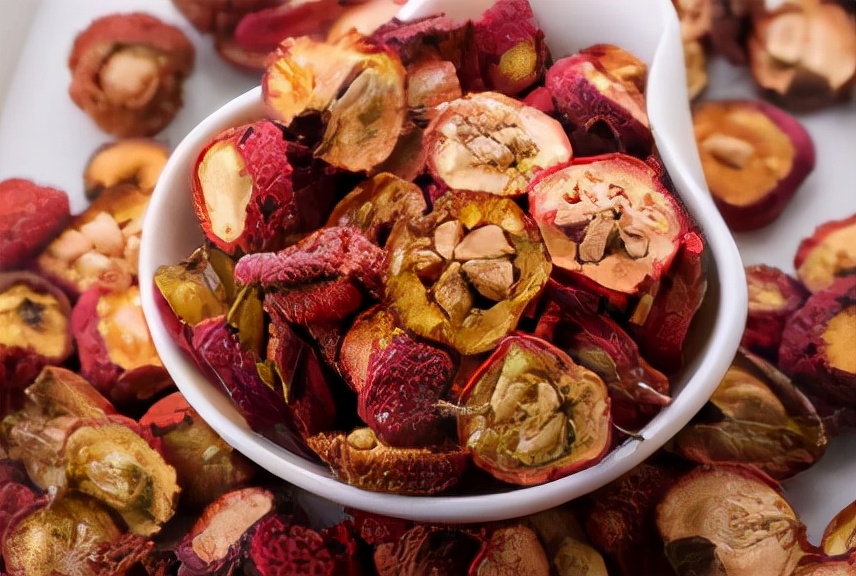 食物吃多了,食物卡在食道咽不下去解决办法