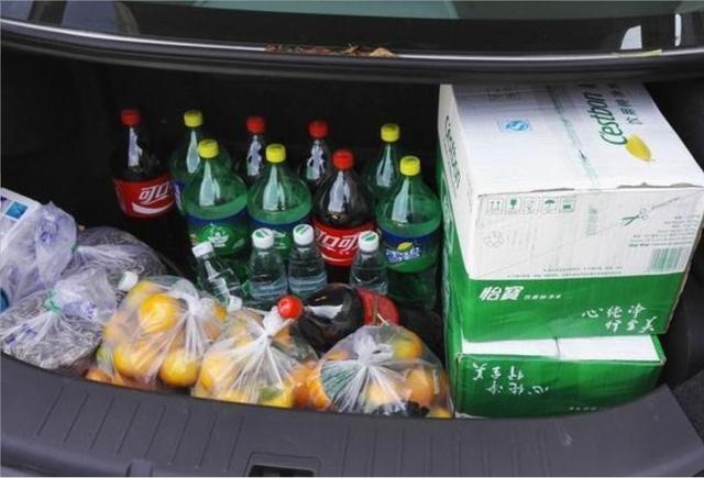 跑长途高速时，很多人只带水？看看聪明人带的