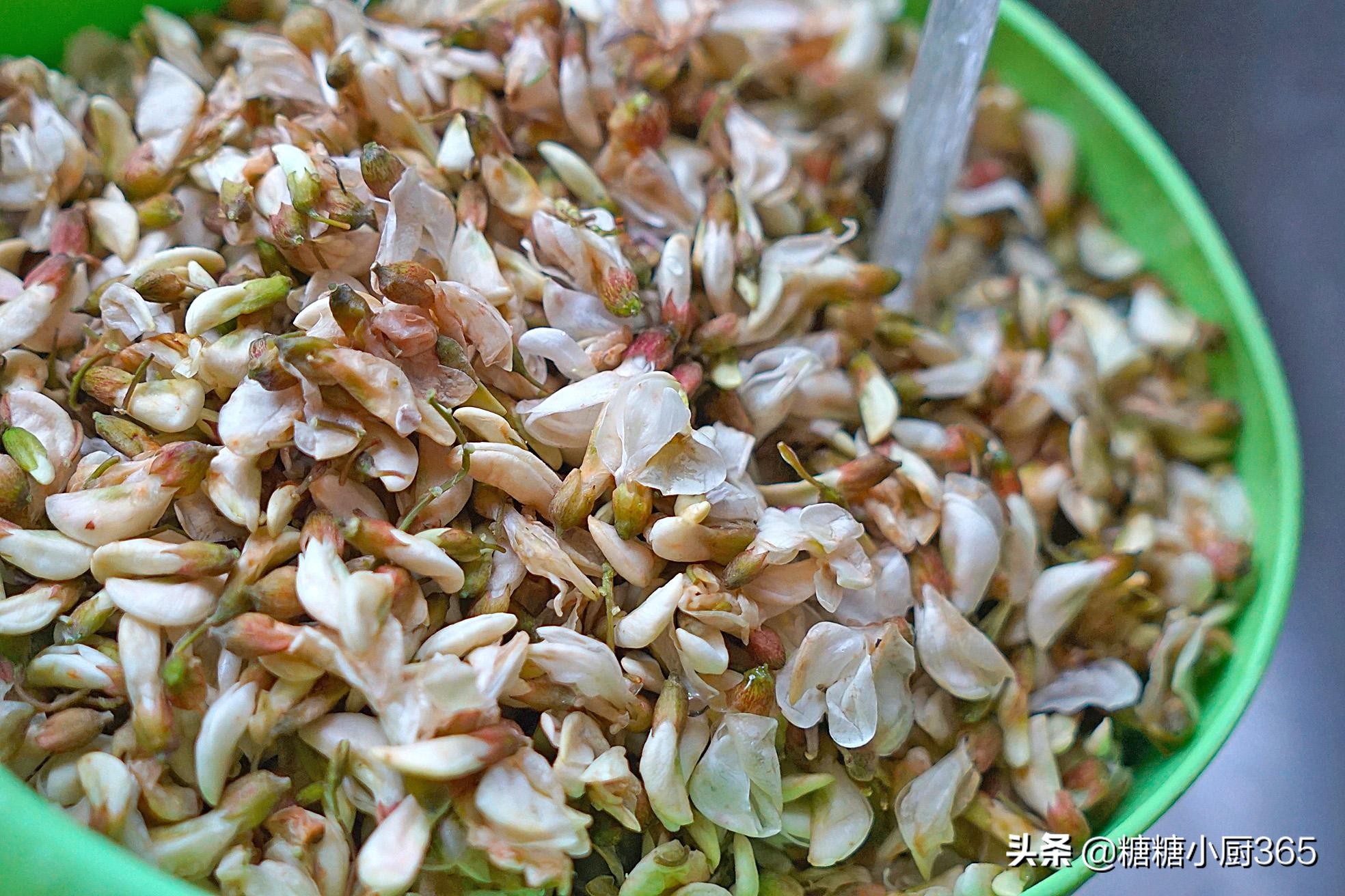 槐树花炒鸡蛋美味,槐树花蒸几分钟好吃