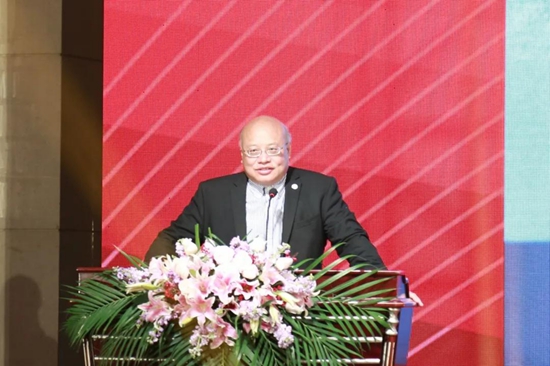 金戈铁马闻征鼓的下一句,金戈铁马闻征鼓只争朝夕启新程