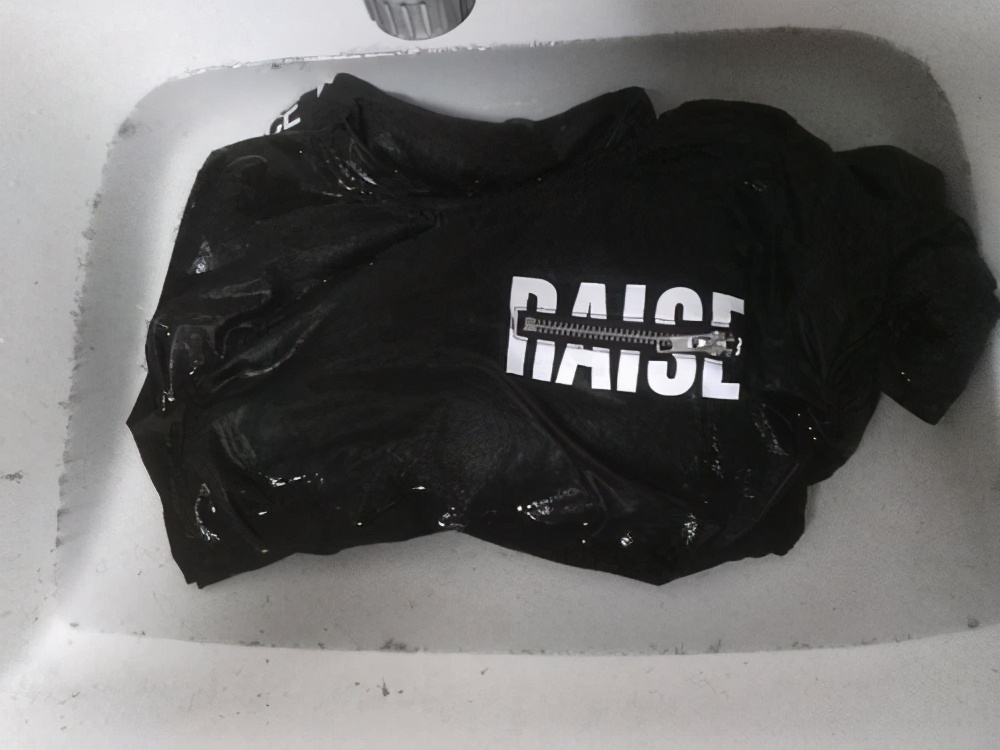 黑色衣服穿久了怎么恢复原色,黑色衣服久了发亮怎么清洗