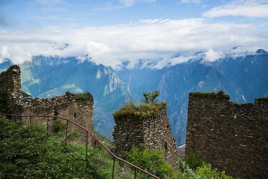 山中无别事目及尽青山,山中无别事的诗句