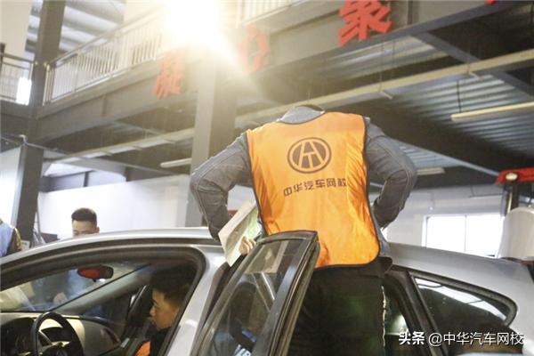 月薪三千和月薪3万的工种区别,汽修工月薪两万