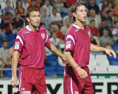 足球赛场的兄弟情谊,足球球星们的搞笑瞬间