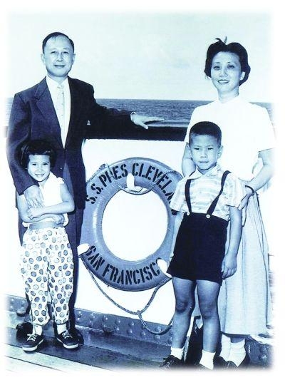 此女，父亲是蒋百里，丈夫是两弹元勋，表哥是金庸，表弟是徐志摩