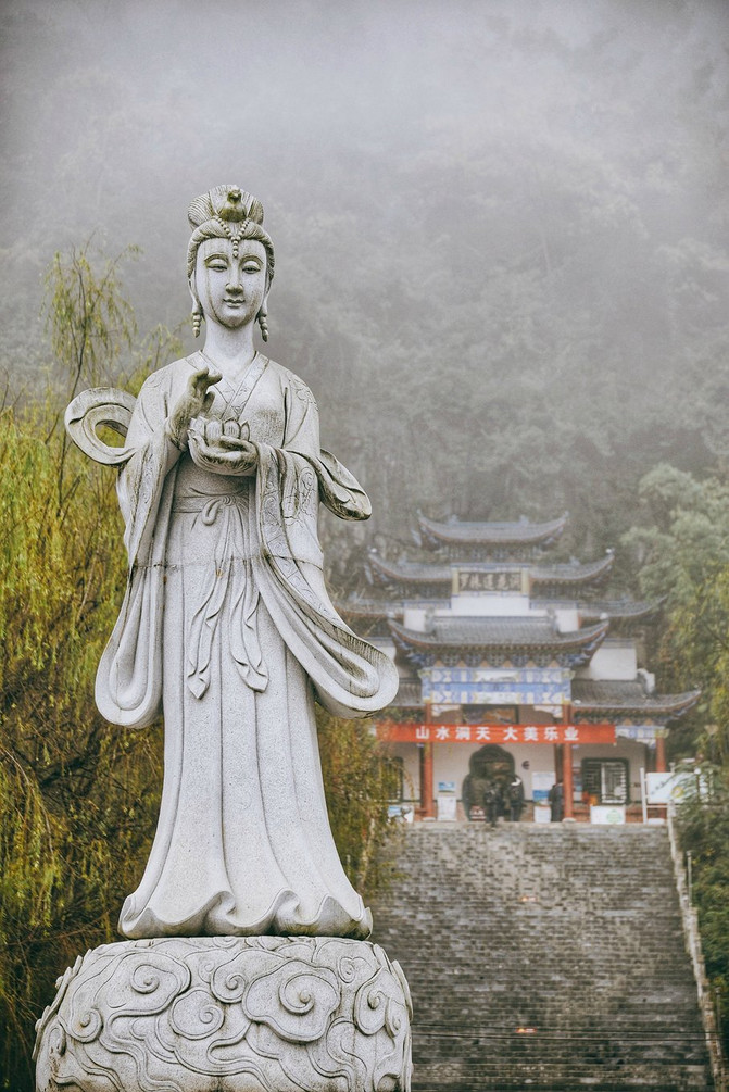 观天坑，游溶洞，桂西北最名不见经传的冷门旅行目的地——乐业