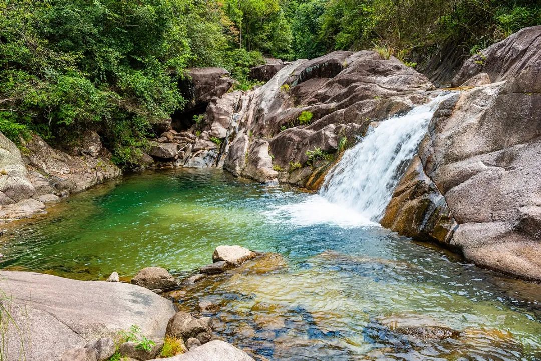 一次平常溯溪，竟意外发现广东最隐秘瀑布野温泉谷