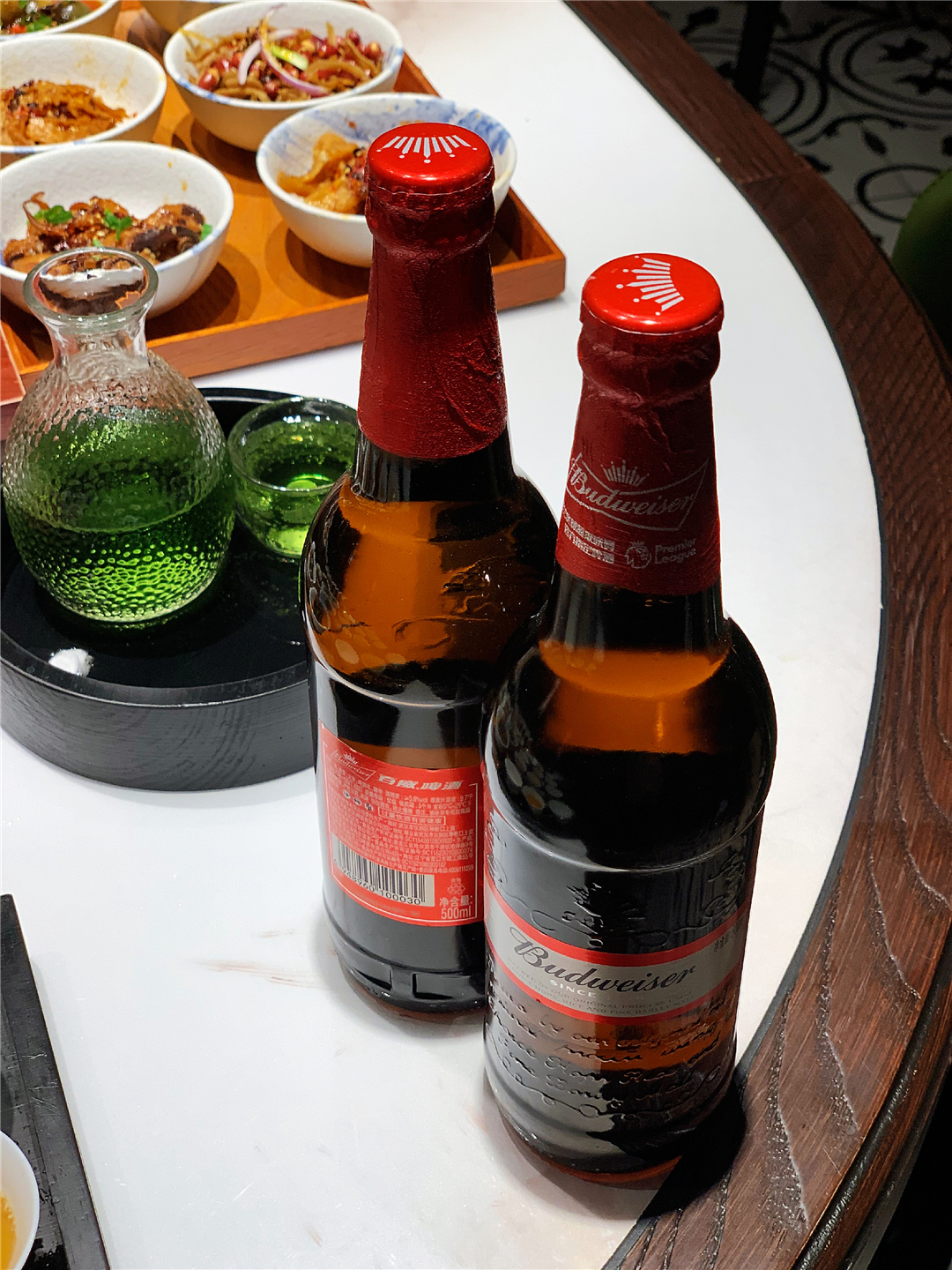 长春桂林路有家电影《叶问》同款火锅酒馆，楼里面有座“香港城”