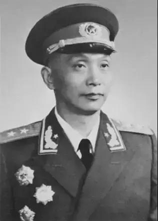 从井冈卫士到将军大使的谭希林中将