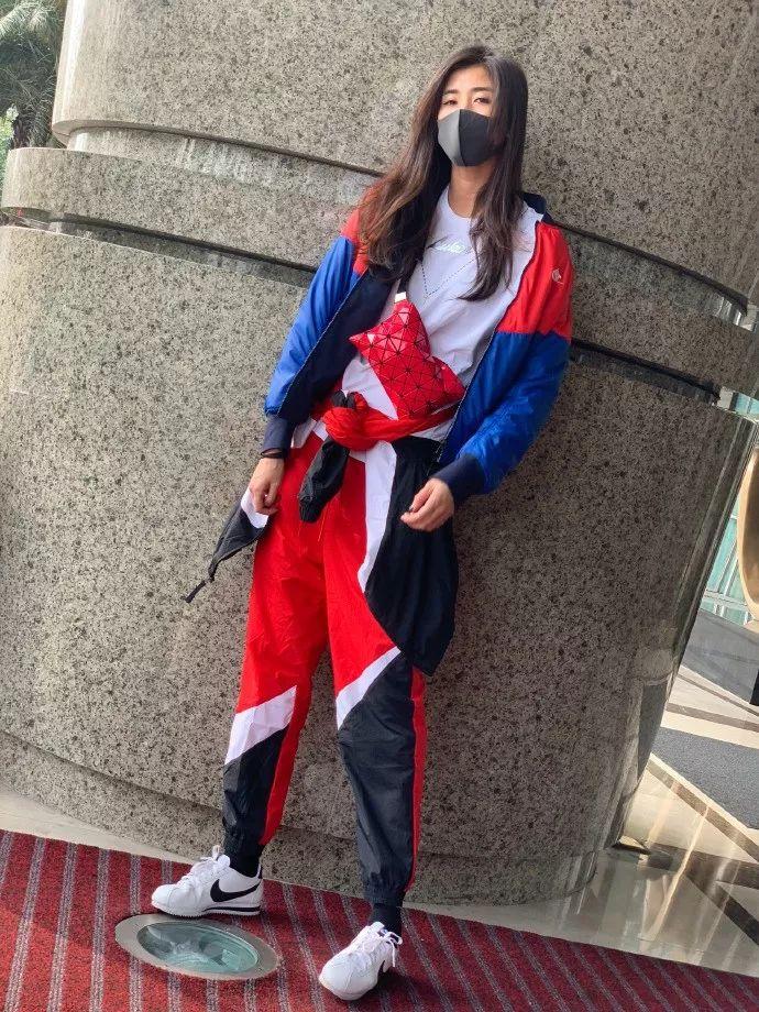 秒杀整容脸,撞脸女港星