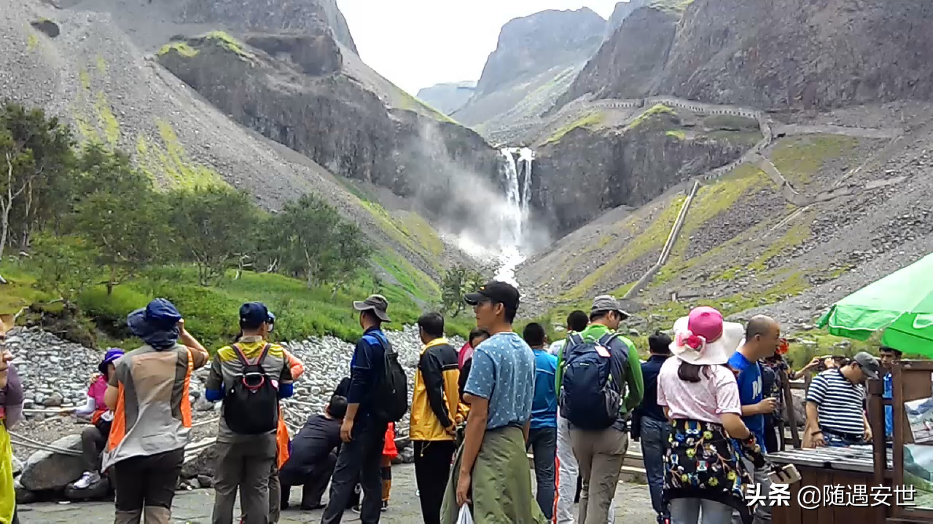 长白山西坡和北坡看天池区别,长白山北坡和西坡哪个能看全天池