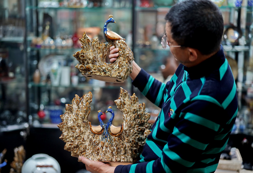 老式铜葫芦烟袋,古玩市场的铜胎掐丝珐琅花瓶