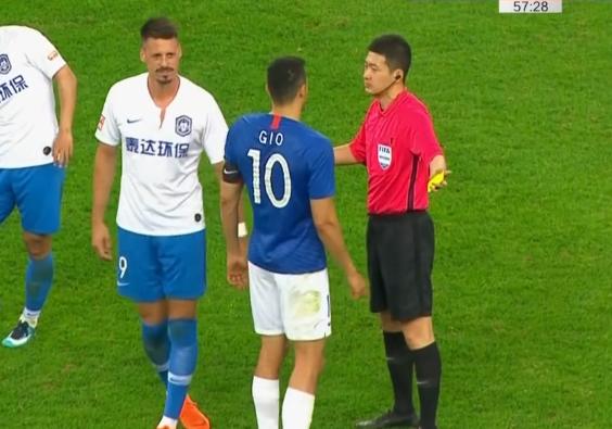 中超再现神级操作,中超再现暴力飞铲天津球员